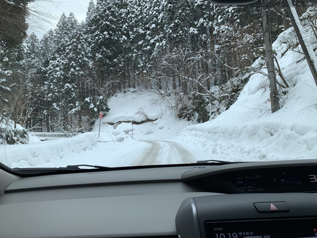 国道から朽木スキー場までの道